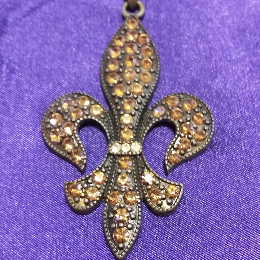 Necklace fleur lis